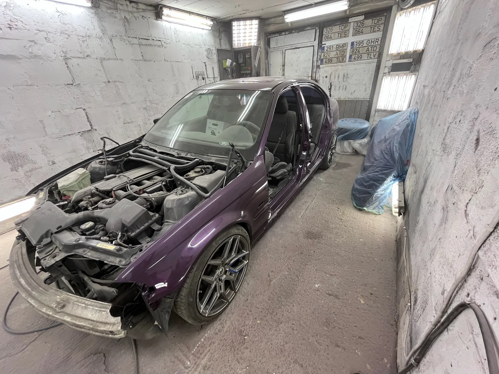 Lilla BMW kokkupanek garaažis