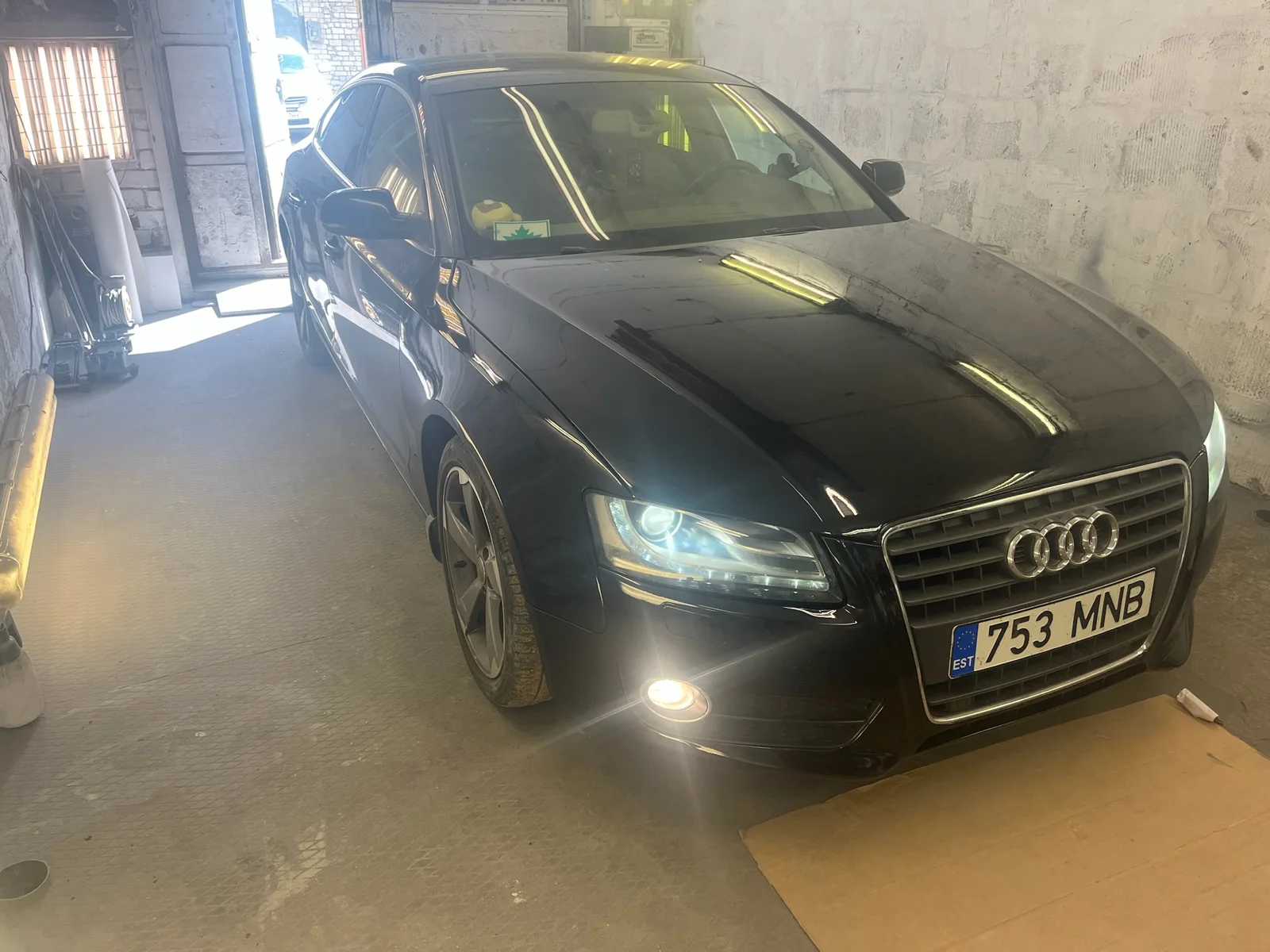 Must Audi pärast värvitöid garaažis